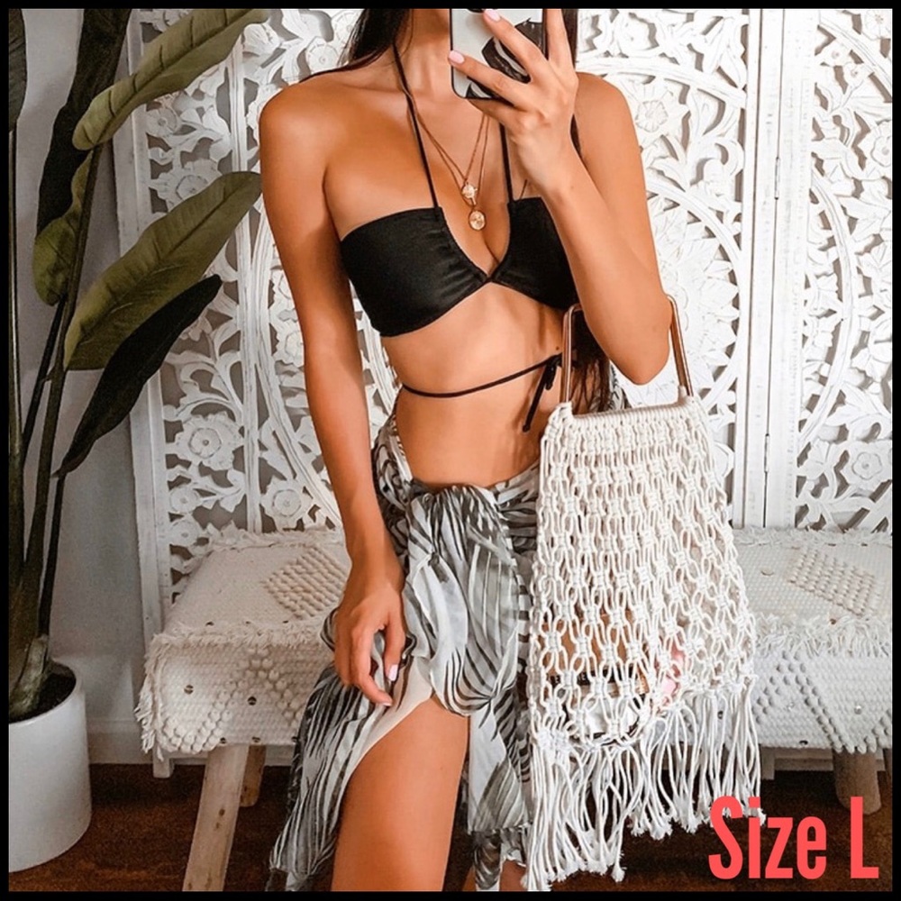 ⭐️F21 Black Bikini Top $7⭐️